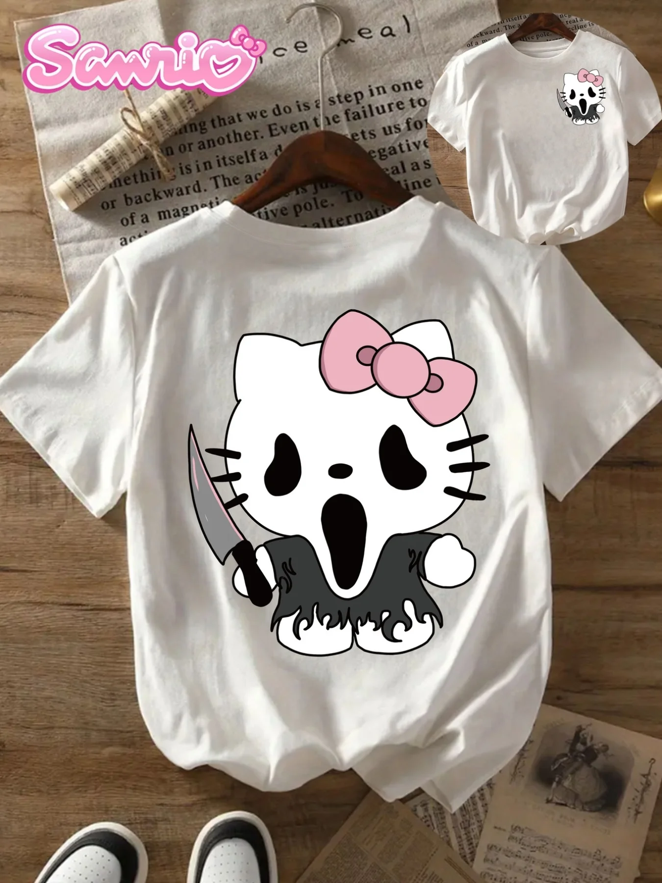 

Sanrio Hello Kitty женская готическая милая футболка с принтом ужасов с короткими рукавами - белая с розовыми наклейками с бантом, изысканная