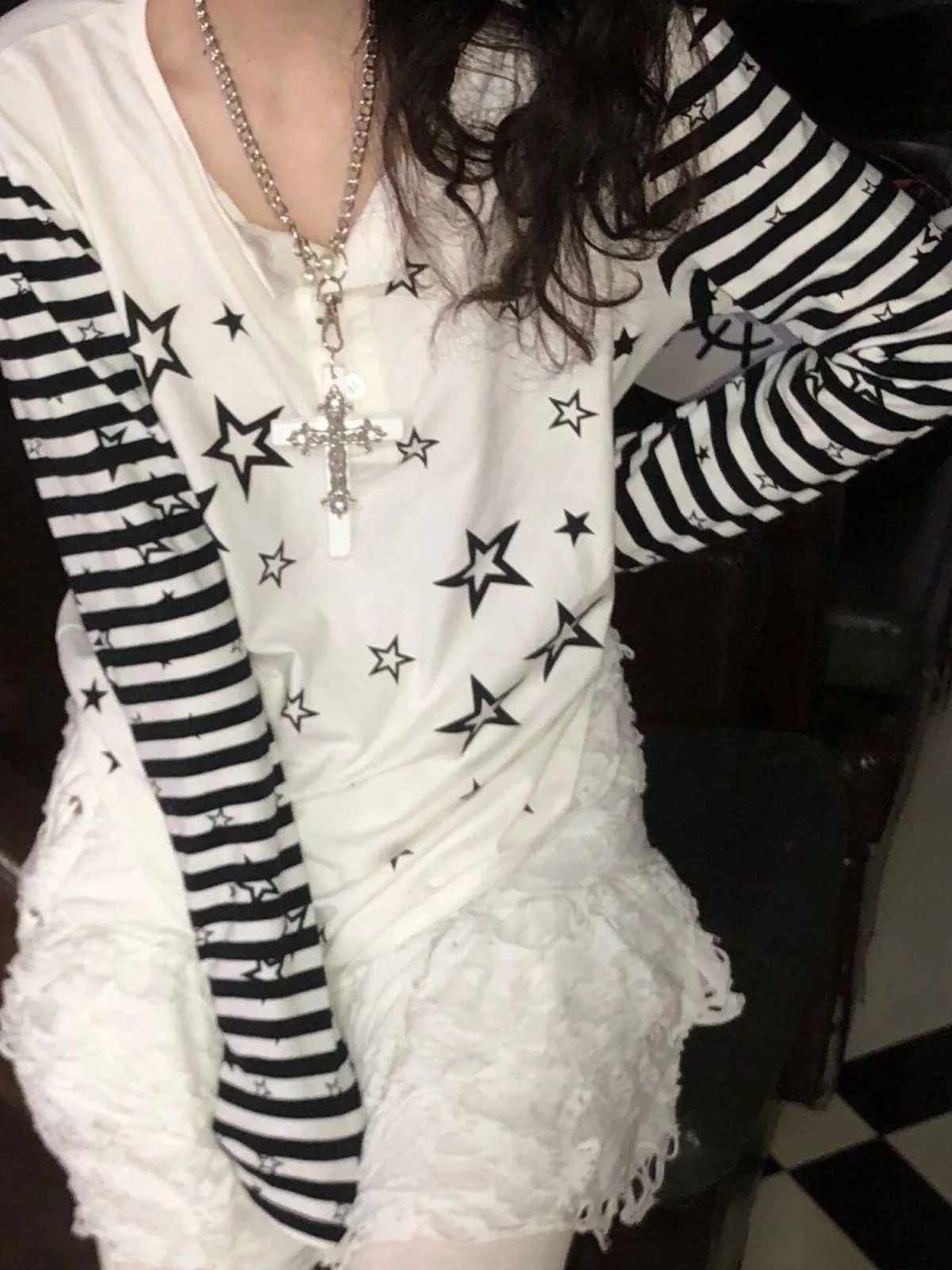 

Женская модная осенняя футболка Harajuku с длинным рукавом, асимметричными полосками и вставками из ПУ-материала, стройнящая, стильная и милая.