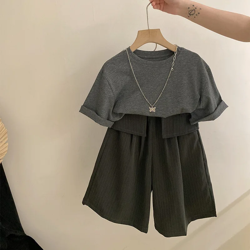 

Корейские модные трендовые однотонные универсальные футболки с короткими рукавами для девочек, лето 2023, новые свободные повседневные брюки, стильная детская одежда