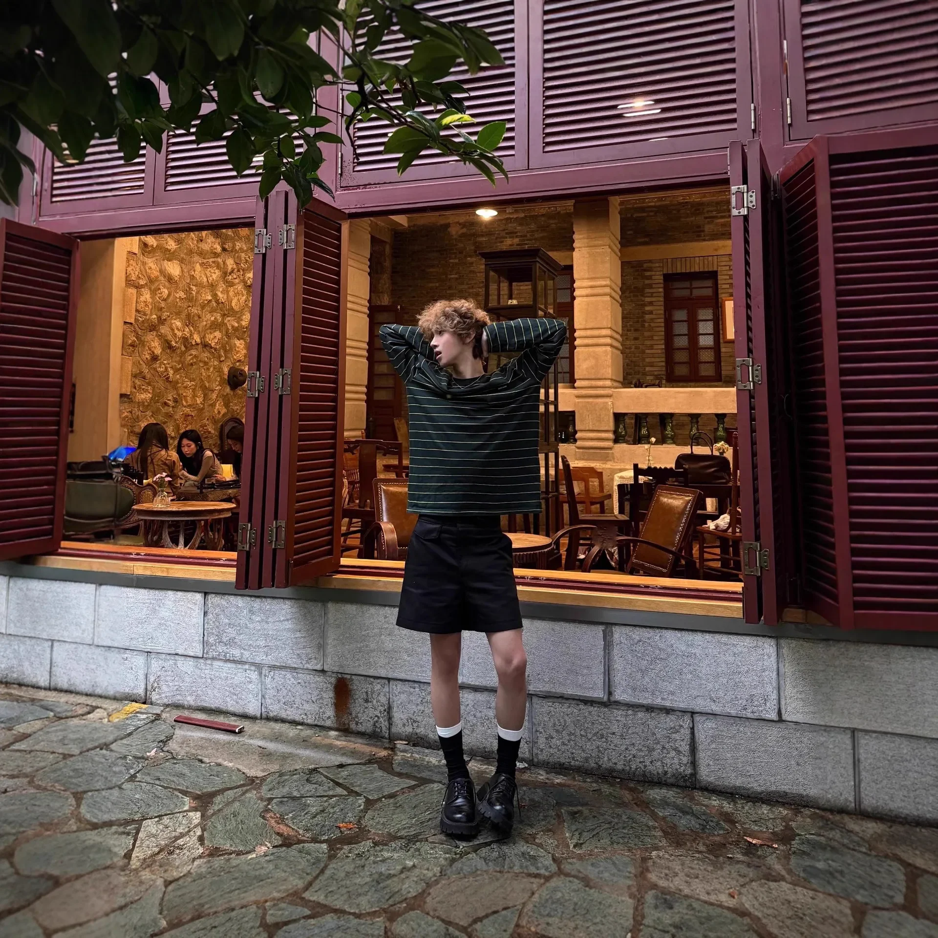 تي شيرت فضفاض مريح بأكمام طويلة تي شيرت نسائي أوائل الخريف للحماية من الشمس قميص عالي الإصدار Miu Home Stripe Pocket Sweatsh #4