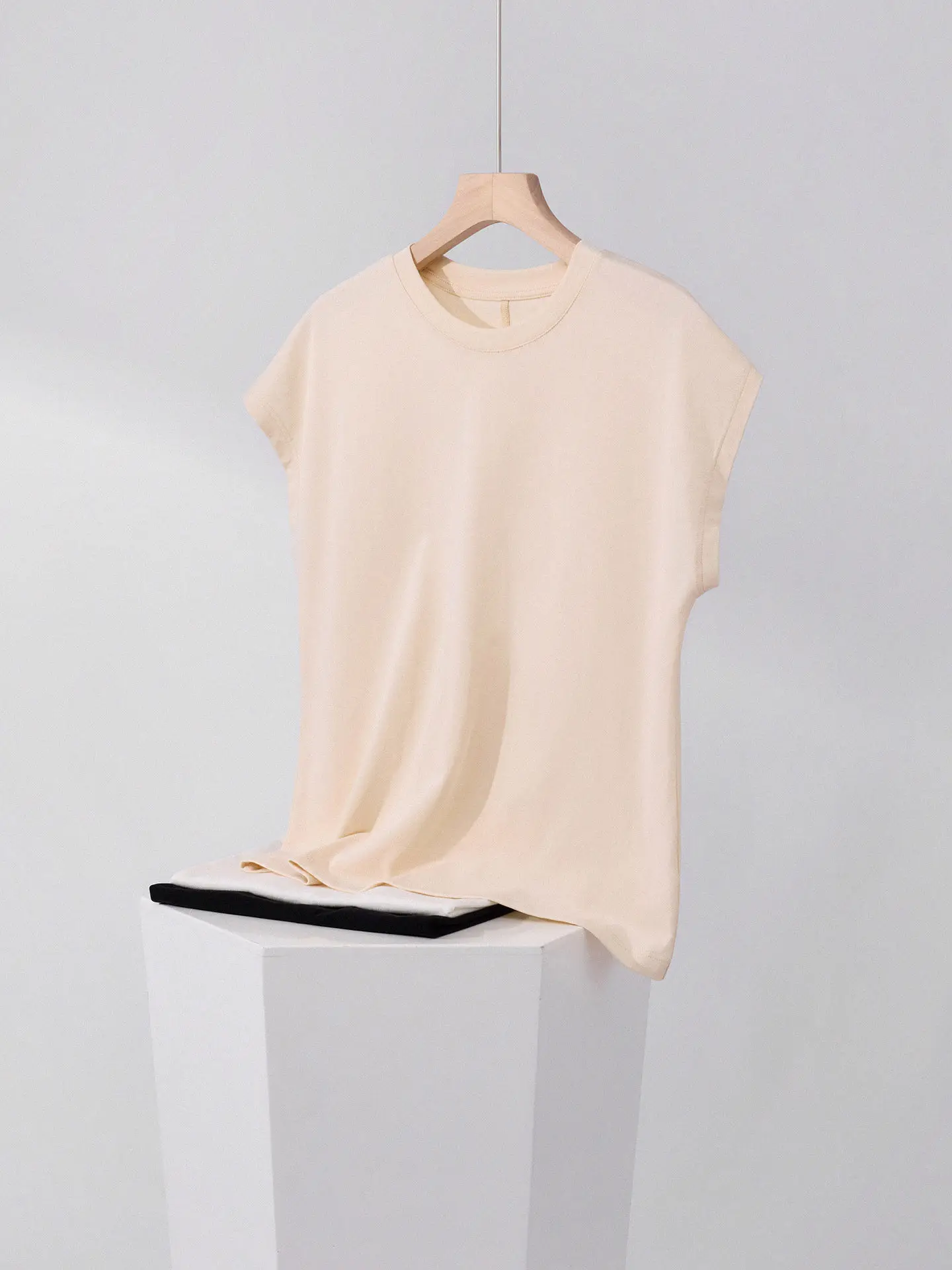 Women Basic Loose T Shirt Casual Round Neck Tee Comfortable Short Sleeve Top Soft Breathable Everyday Wear Lady Simple Style