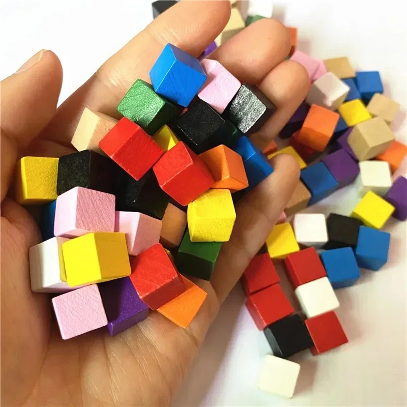 50 sztuk/partii 10mm kostki drewniane kolorowe kostki szachowe kątowe dla Token Puzzle gry planszowe wczesna edukacja