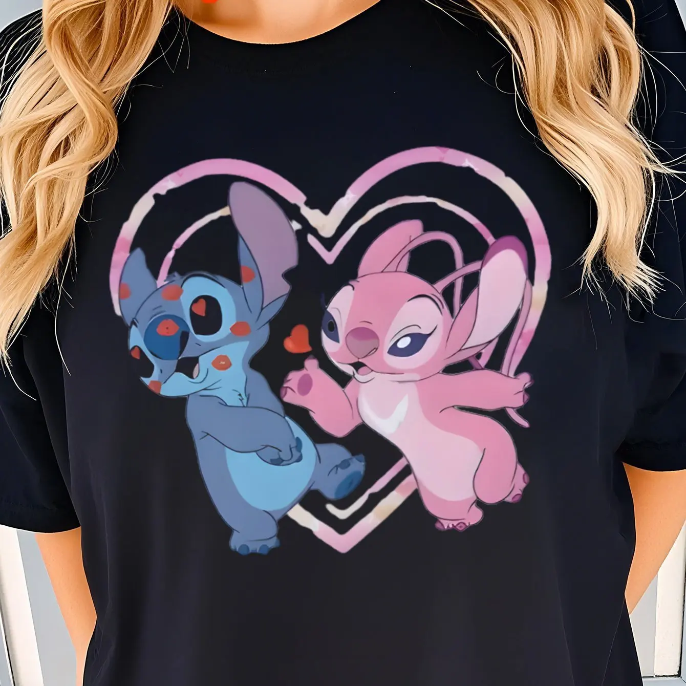 

Disney Stitched and Angel Heart-shaped Frame Women's T-shirt, Printed Pattern, Fashionable Slim Fit, Casual Machine Washable