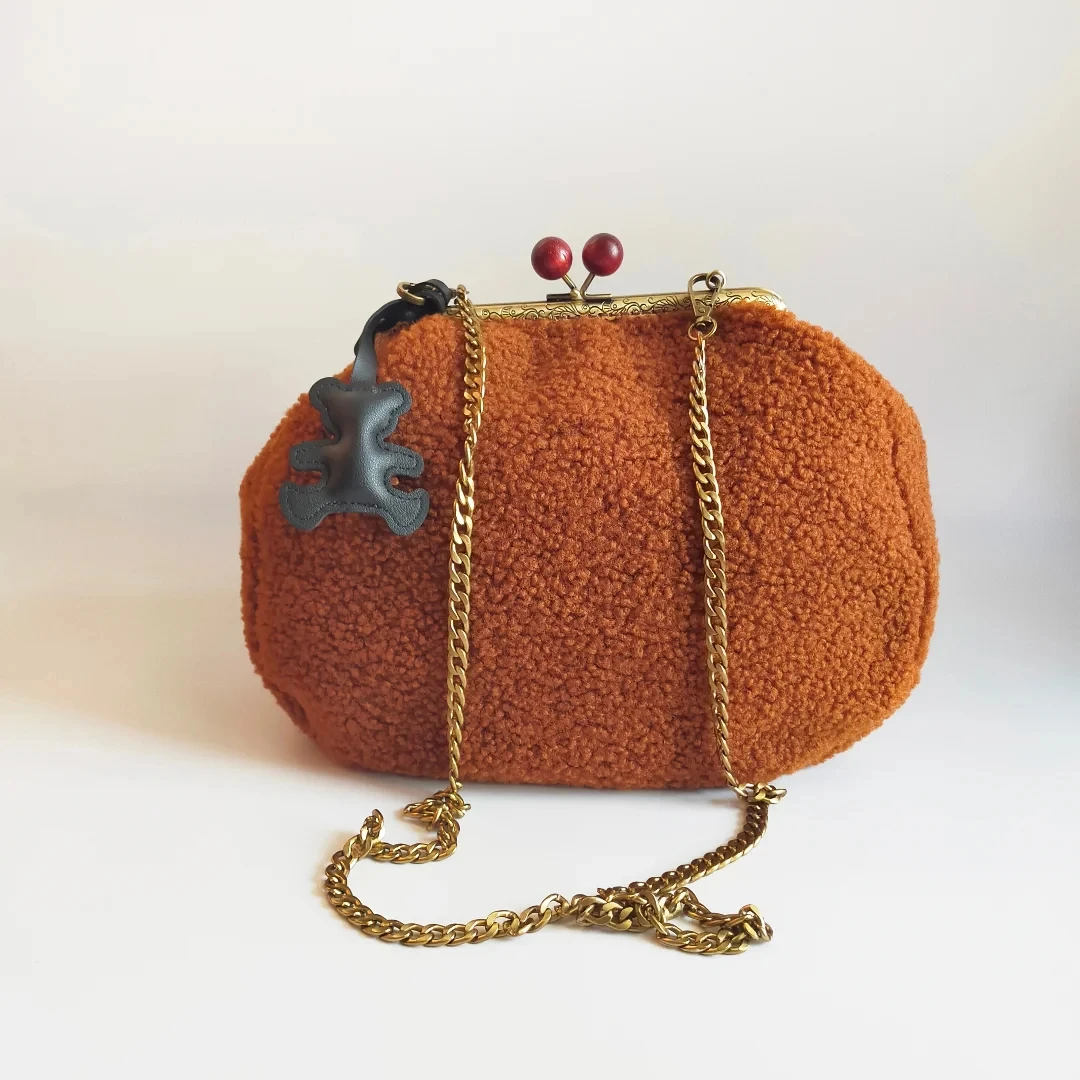 Lost in Vintage Sheep Plush Clutch Frame Purse 32x27x10cm Fluffy Bags with Bag Charm Brown Teddy Yarn Purses Bolso Large Pouch
