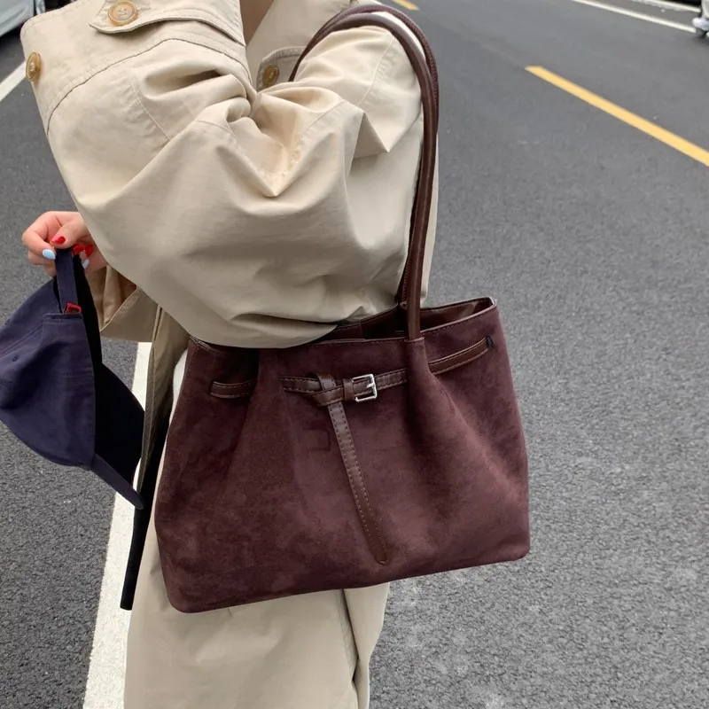 

JIAERDI Large Trapeze Tote Bag in Coffee Faux Suede Slouchy Style Women's Shoulder Commuter Bag Retro Leisure Ladies Handbag