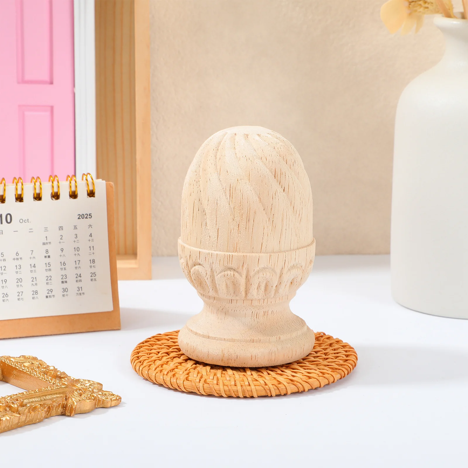 Деревянная колонна в форме ананаса