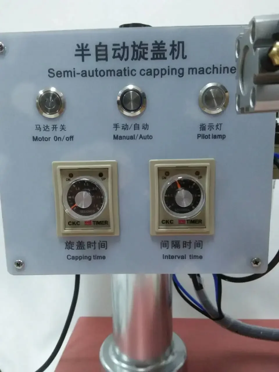 Mesin Pengisian dan Penutupan Botol Sekrup Tutup untuk Inspeksi