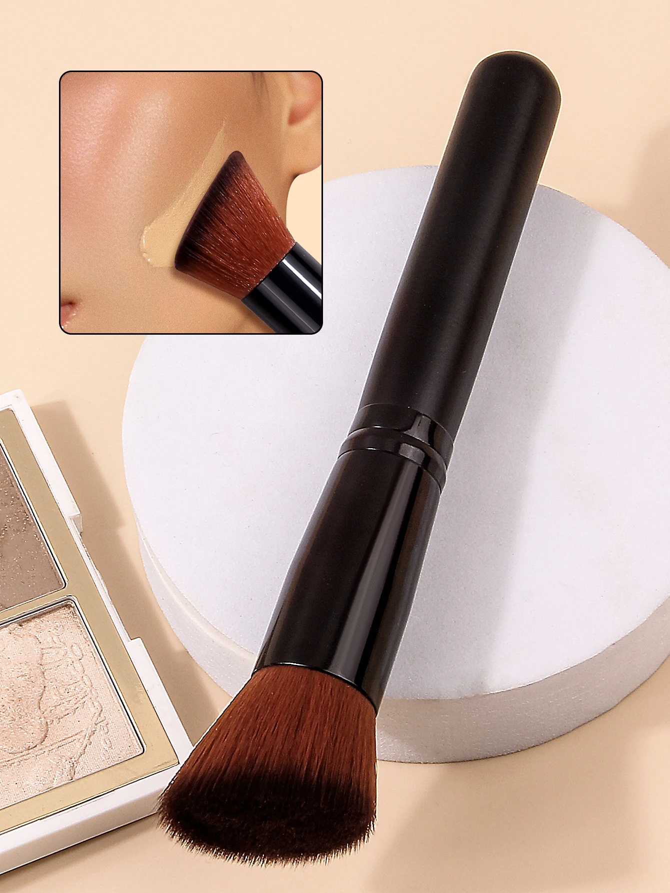 Pennello per fard per fondotinta angolato da 1 pezzo - Strumento per trucco multiuso per liquidi, crema e polvere, essenziale per i viaggi per principianti
