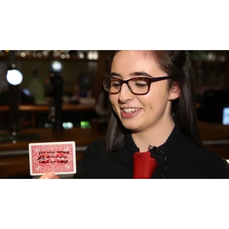 No dinheiro do cartão de truque de mágica Gavin James para localização impossível, adereços de ilusão de rua de perto