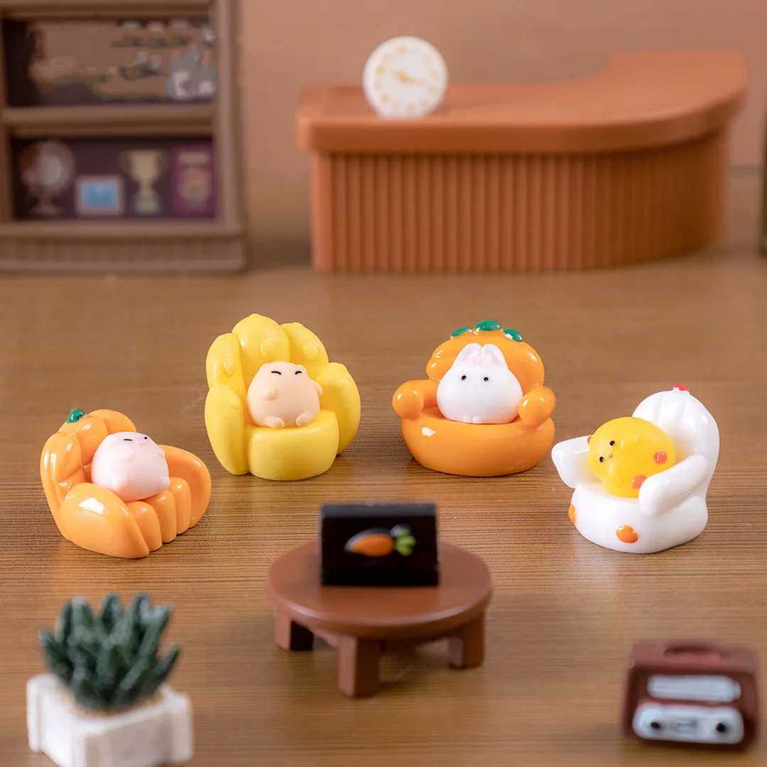 Figurines Miniatures Cute Cat Pig Sofa Animal Micro Landscape Ornaments For Home Decorations Room Decor DIY Desk Accessories