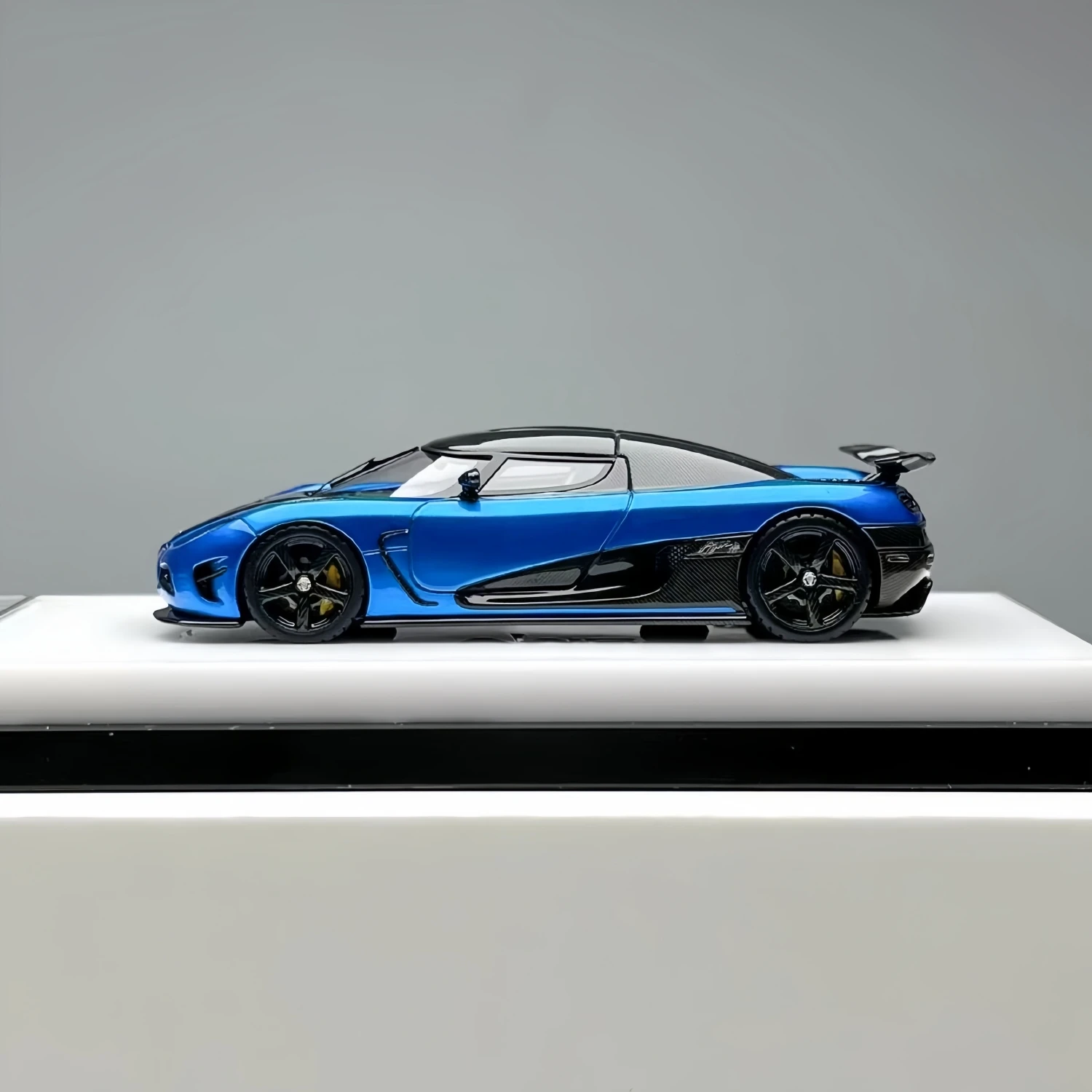 Modelo de Carro em Resina VMB 1:64 Agera HH