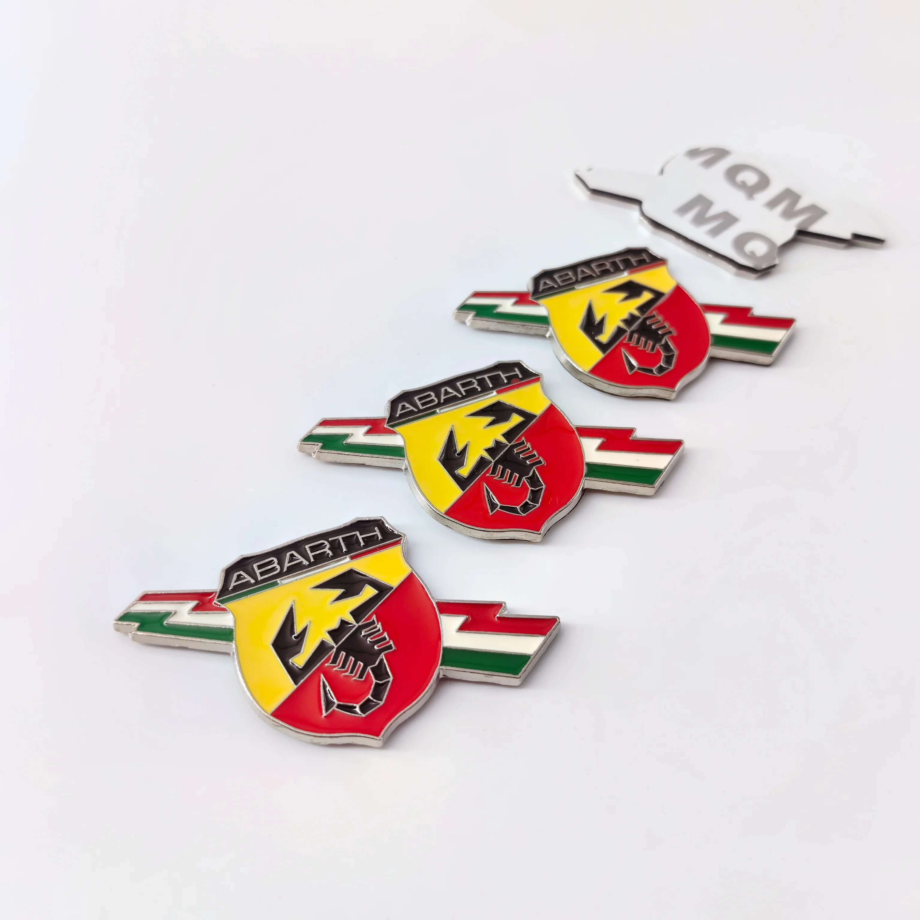 2 stücke Fiat 3D Auto Aufkleber Auto Seite Flügel Abzeichen Emblem Stamm Aufkleber für Abarth 500 124 125 595 Punto Bravo skorpion Zubehör