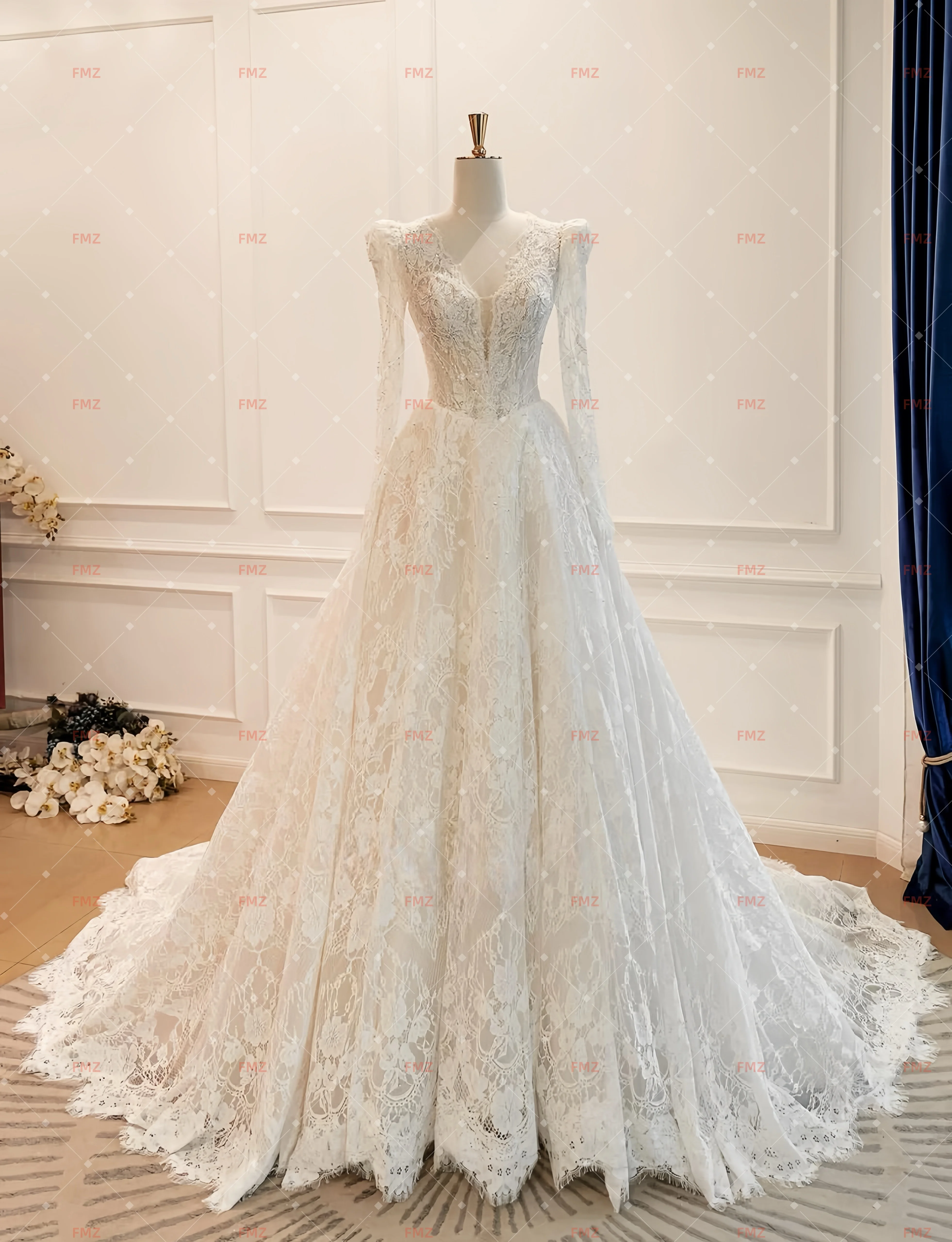 فستان زفاف أنيق مخصص برقبة على شكل حرف V وأكمام طويلة على شكل حرف a من فيستدوس دي نوفيا أماندا نوفيا أماندا نوفيا رسمي