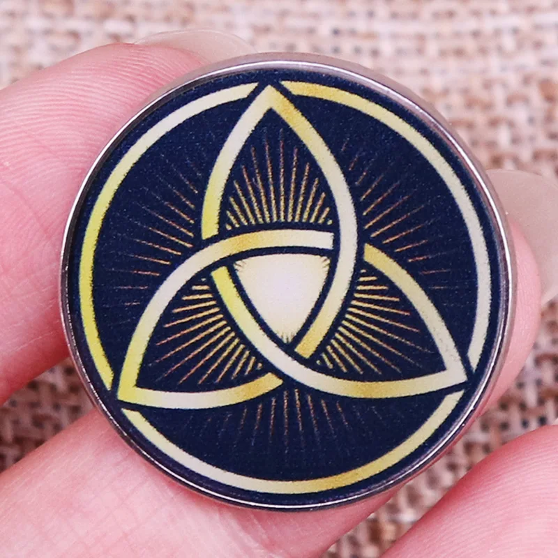 Triquetra Enamel Pin Celtic Trinity Knot Badge Brooch Backpack Decoration Jewelry