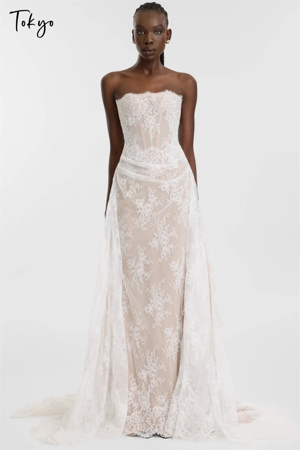 

Tokyo Customized White Strapless Wedding Dresses Sleeveless Lace Zip Back Bridal Gowns A-Line Court Train Wedding Gowns 2026
