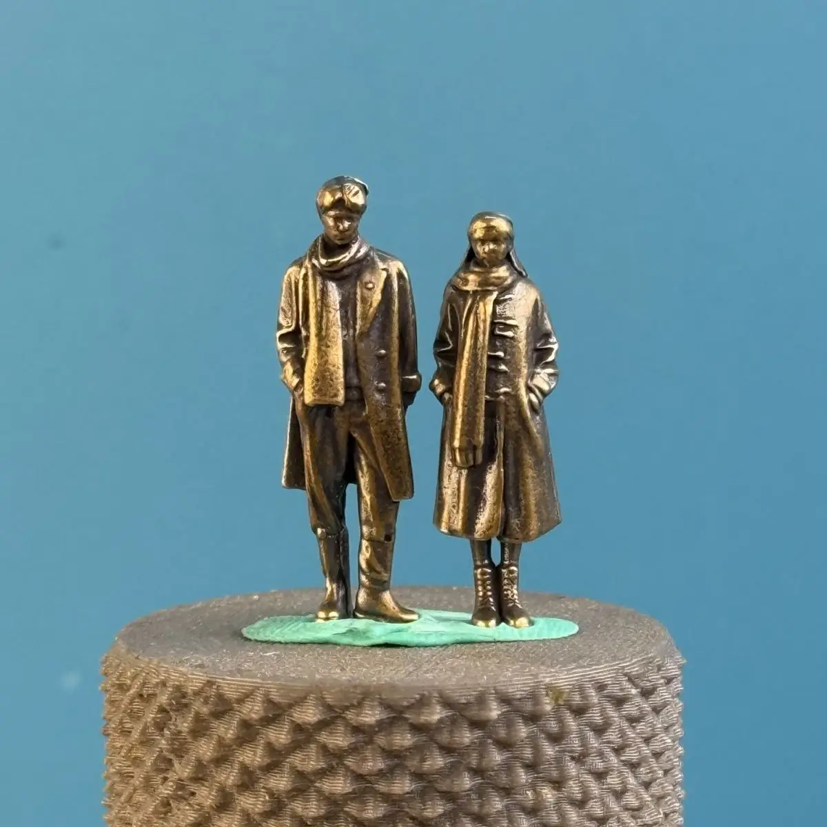 

MIini Brass Winter Duo Sculpture Set - Minimalist Couple with Scarves & Hats, Shelf Decor Modern Decor Micro landscape