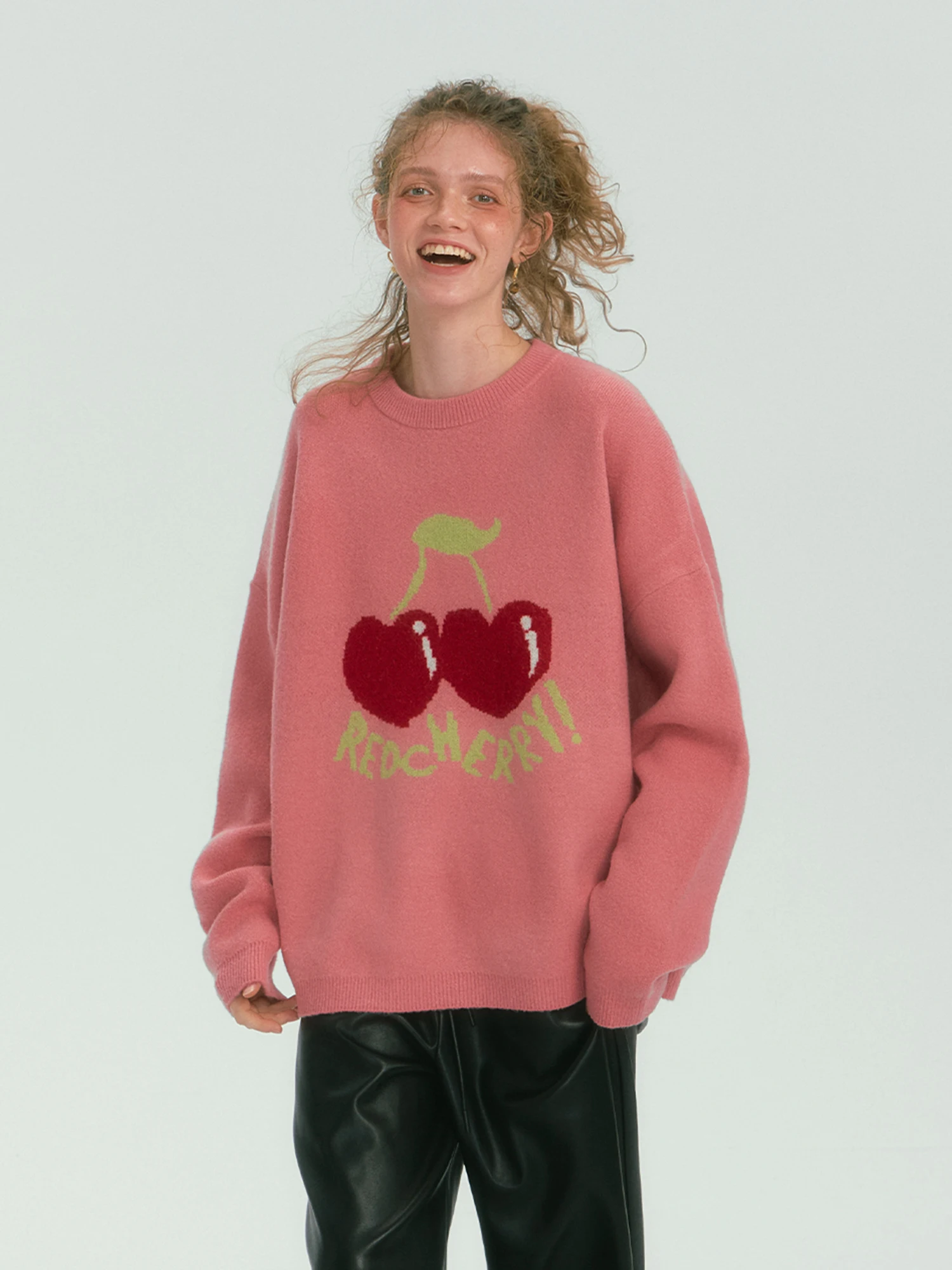 

SOMESOWE Fruit Embroidered Loose Fit Sweater Street Sle Long Sve Crew Ne Knitwear for Women Casual Spring Faion