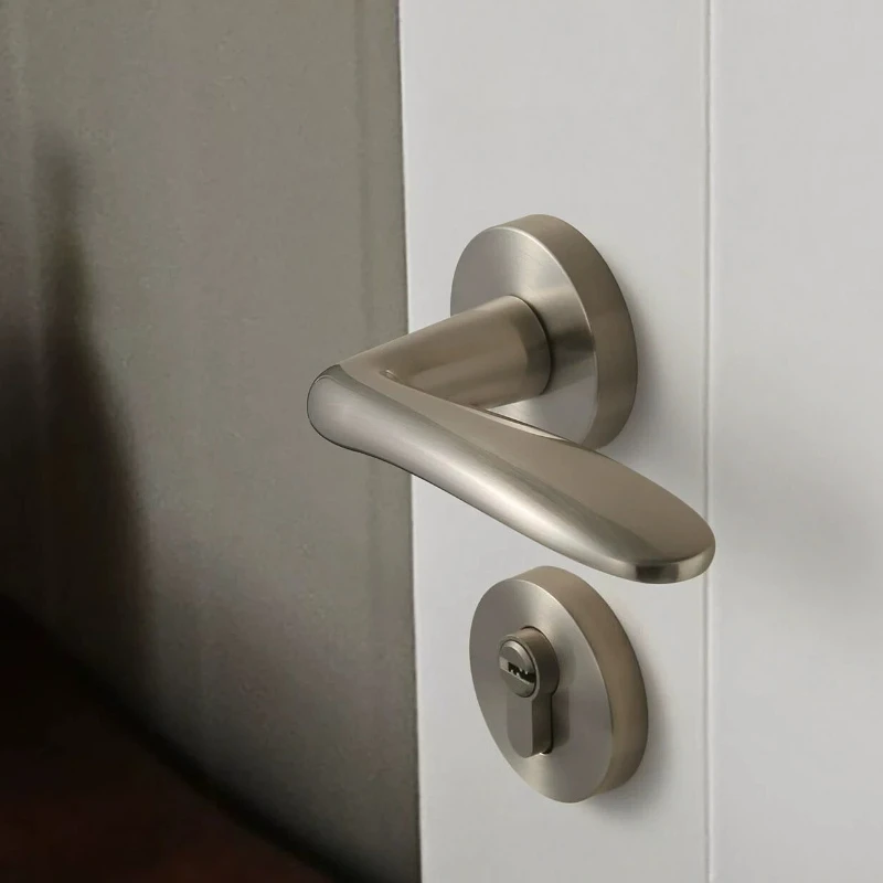 

Brushed Silver Magnetic Silent Bedroom Door Lock,Minimalist Interior Wooden Door Handle Set,Zinc Alloy Privacy Hardware for Home