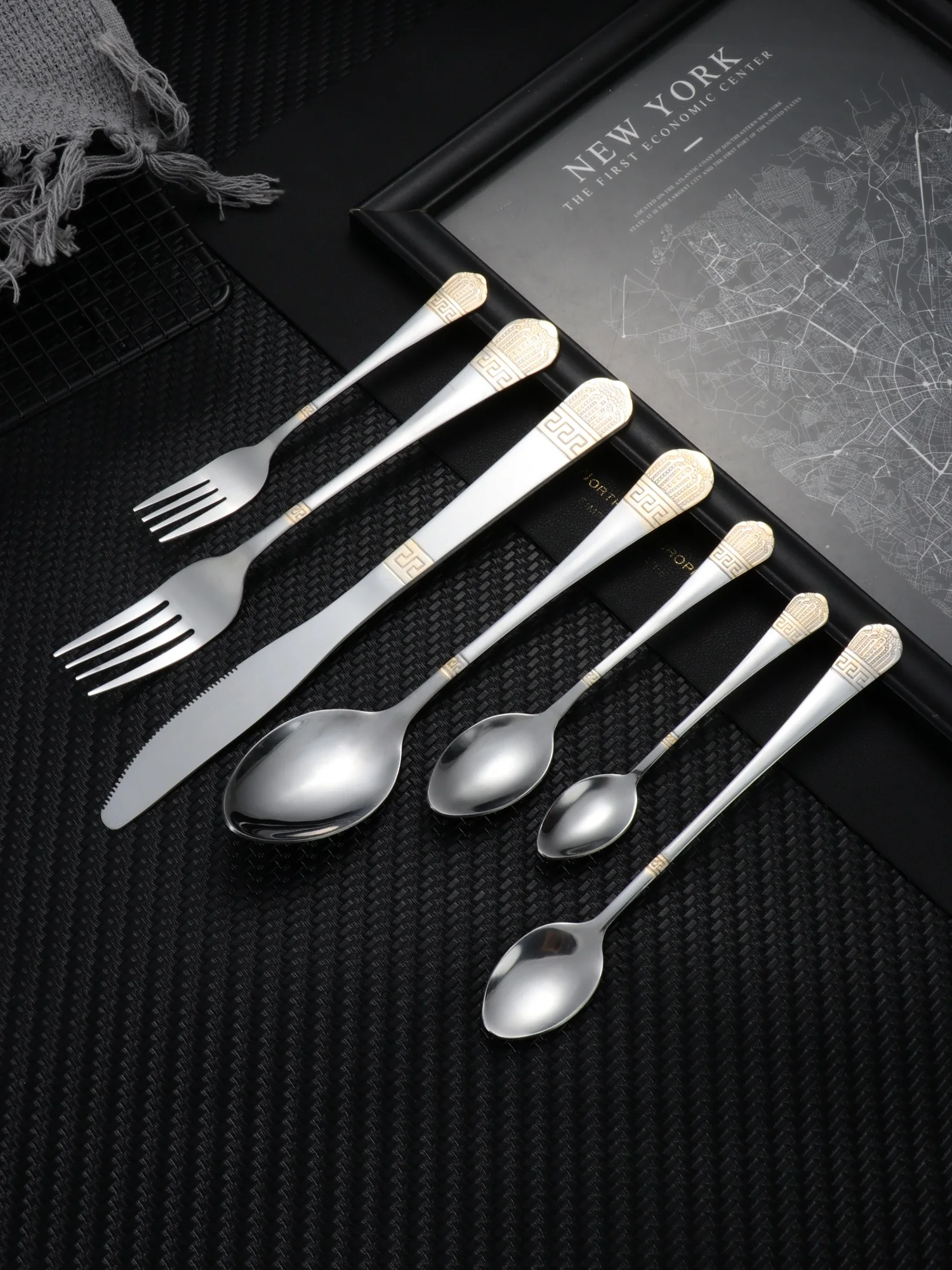 4/7/16/24 Pieces Western Tableware Stainless Steel Spoon Forks Knives Dinnerware Set Kitchen Cutlery for Banquet Restaurant