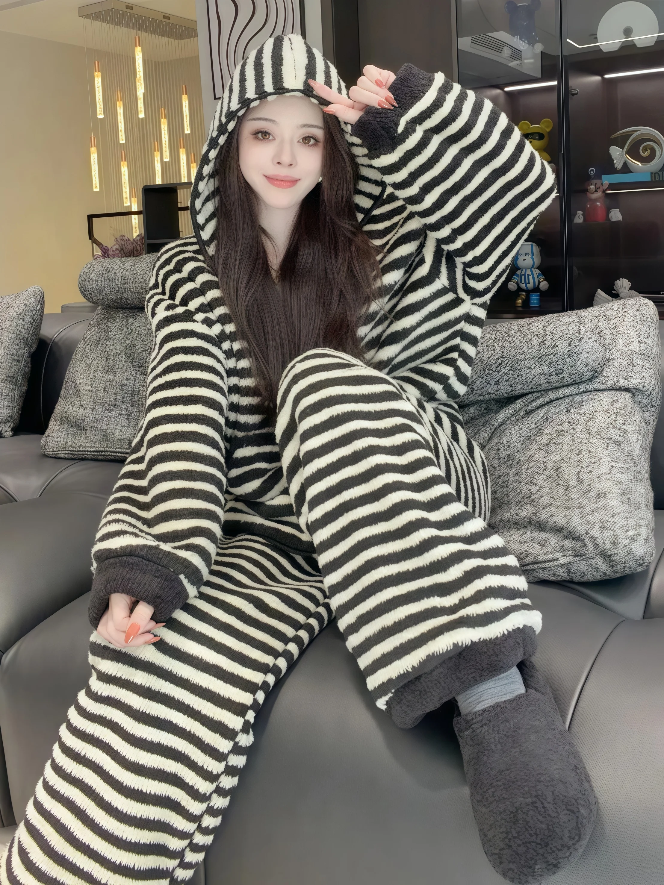

Женский утепленный домашний комплект из двух предметов с капюшоном в полоску: новая зимняя корейская свободная верхняя одежда и теплая модная пижама