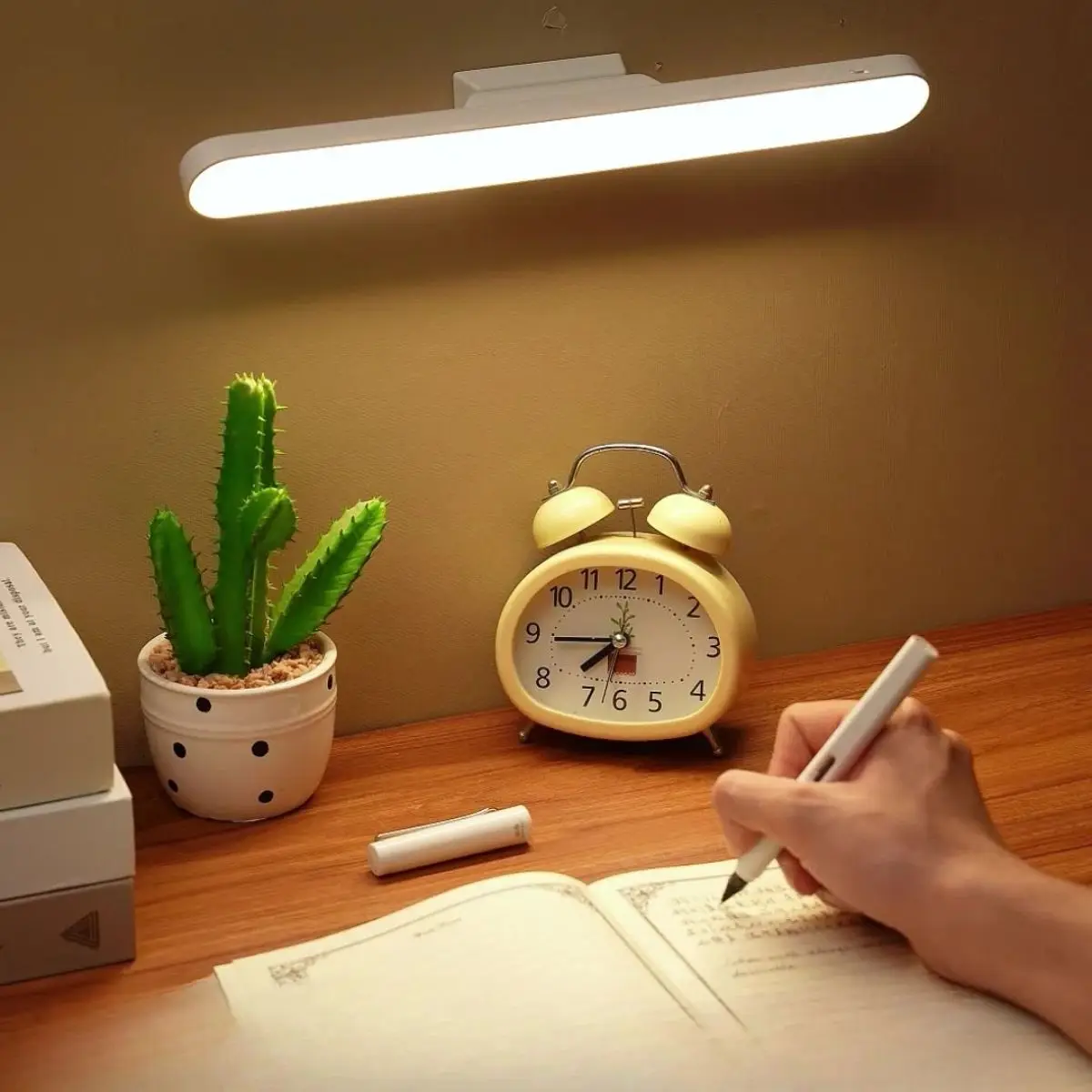 LED 충전식 자석 테이블 램프, 눈 보호 독서등, 기숙사 옷장 및 옷장 램프