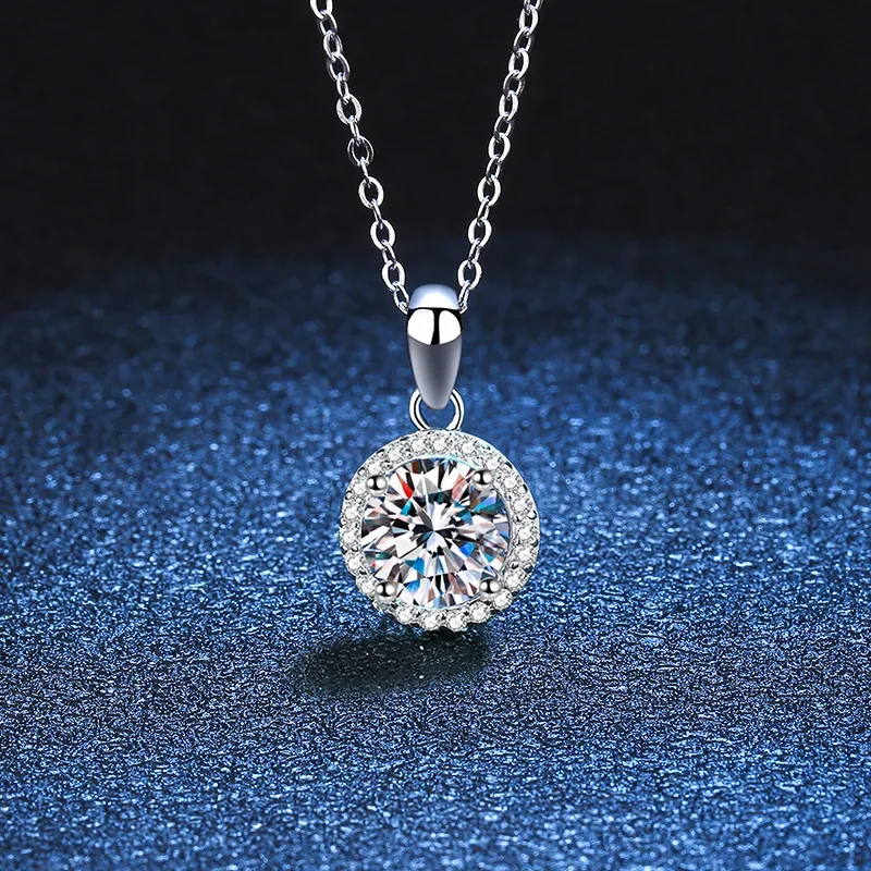 S925 Sterling Silver Pendant Plated with PT950 D Colorful 1 Carat Mosan Diamond Necklace Round Bag Wedding Jewelry Wholesale