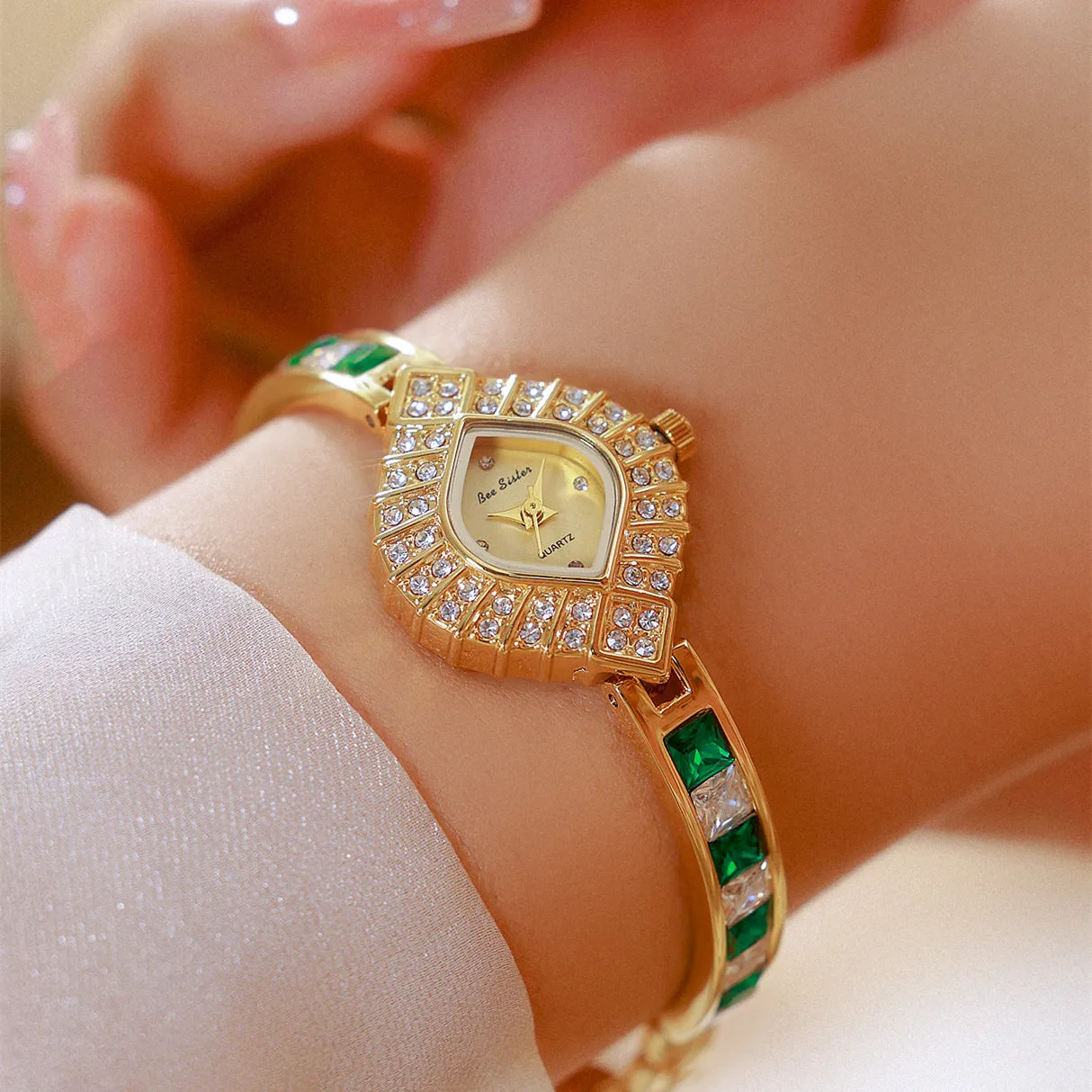 Luxury Women Watch Rhinestone Dial Quartz Women's Wristwatch Elegant Gold Green Crystal Bracelet Watch for Party Wedding Gift