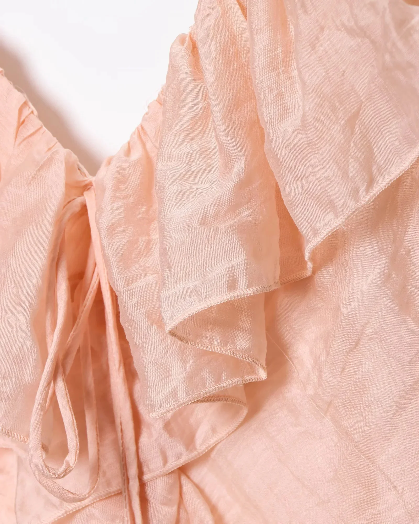 콘달라 2025 가을 겨울 비치 스타일 티어드 여성 드레스 패션 우아한 스트레이트 비딩 V넥 민소매 시크 캐미 드레스