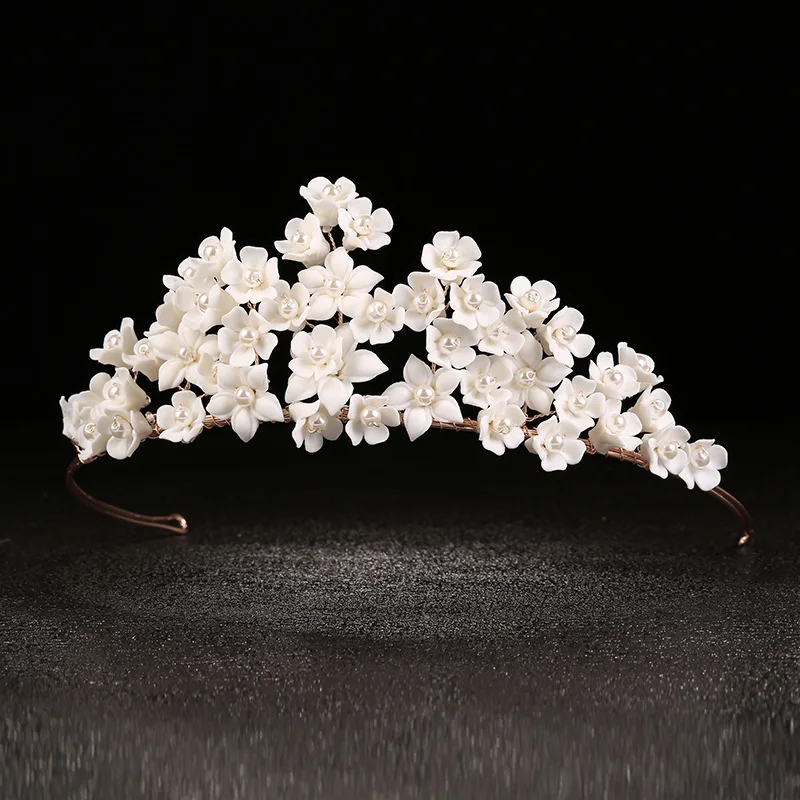 

Свадебная тиара Floralbride ручной работы с роскошными стразами, кристаллами, жемчугом и керамическими цветами, корона для невесты и подружек невесты, женские украшения для волос