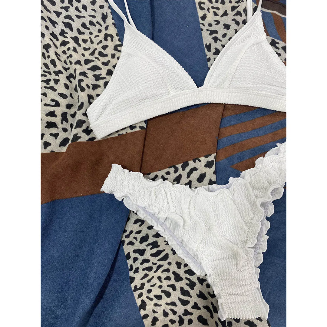 Gefalteter Bikini mit mittelhohem Bund, Damen-Badeanzug, zweiteiliges Bikini-Set, Badeanzug mit Rüschen und Volants, Badebekleidung, Modell V2957. – Detail 9
