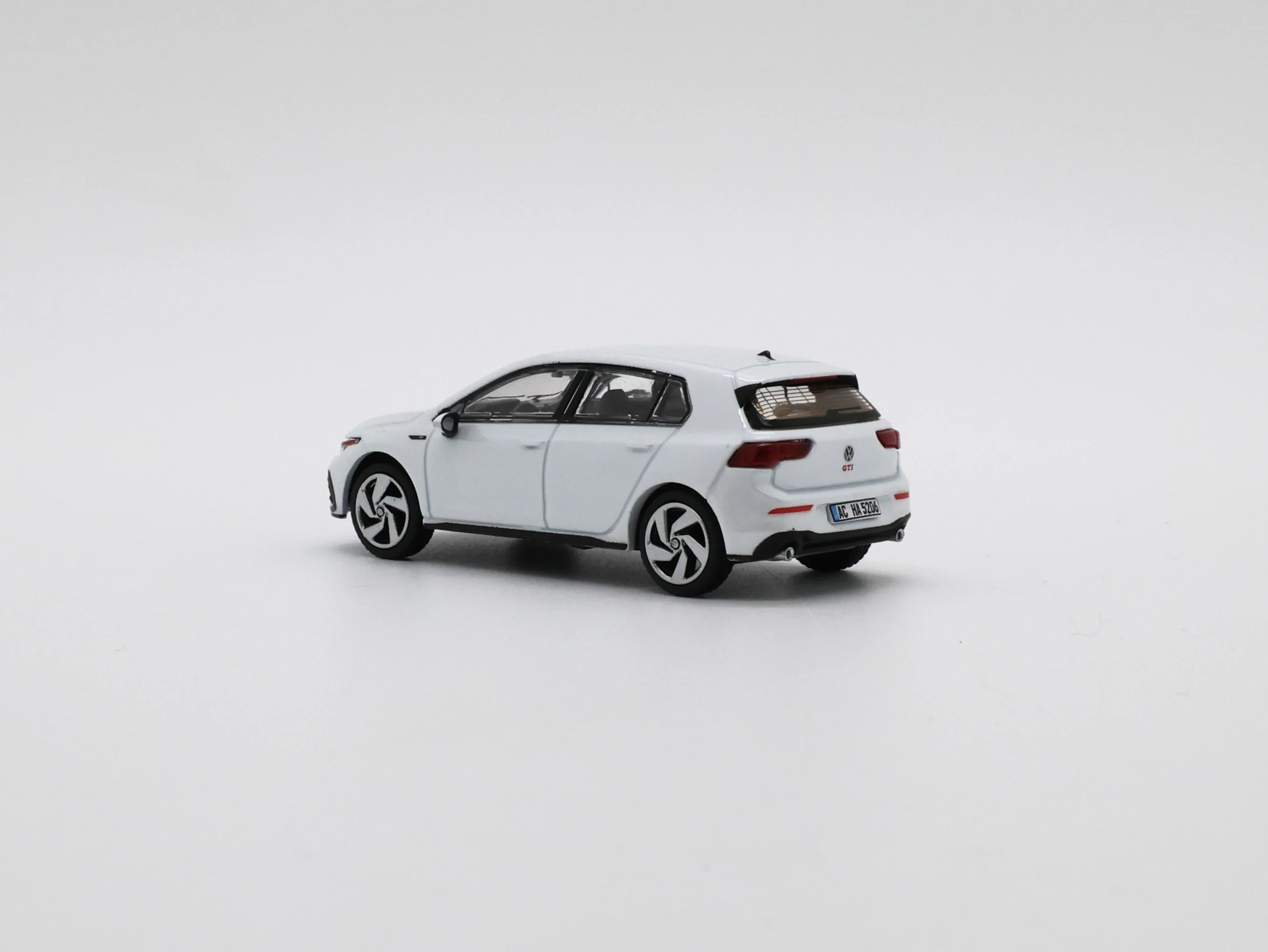 Sonic Gear 1/64 Volkswagen Golf GTI MK8 SUV Sportwagen Druckguss-Miniaturmodell mit Freilaufrädern Sammlerstück Geschenk für Kinder Jungen – Detail 3