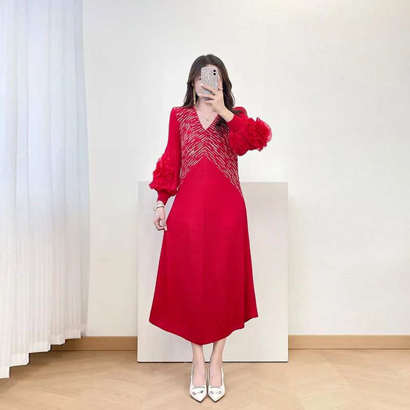 مياكي مطوي 2025 الخريف والشتاء جديد الراقية الساخن ختم مزاجه أنيقة التخسيس البتلة الأكمام المرأة مطوي فستان