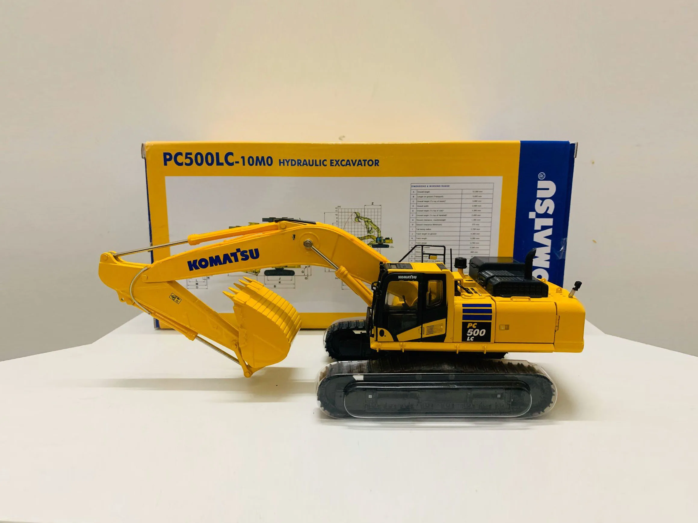 

PC500LC-10MO Hydraulic Excavator 1/43 Scale DieCast Metal Collection Model New in Box