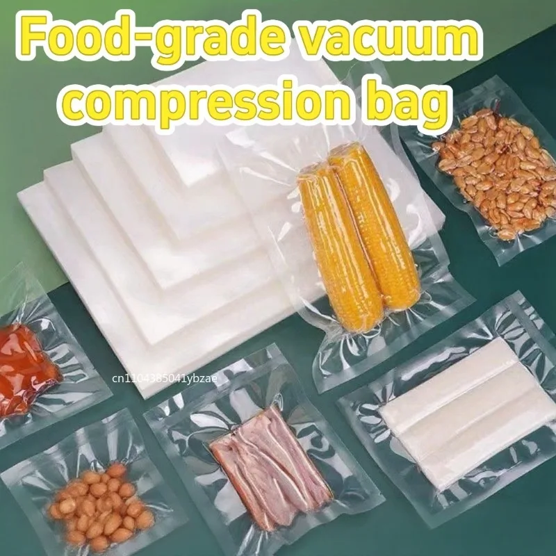Transparenter, vakuumversiegelter Lebensmittelverpackungsbeutel aus Kunststoff. Kompressions- und Aufbewahrungsbeutel in kommerzieller Qualität mit Verschließmaschine