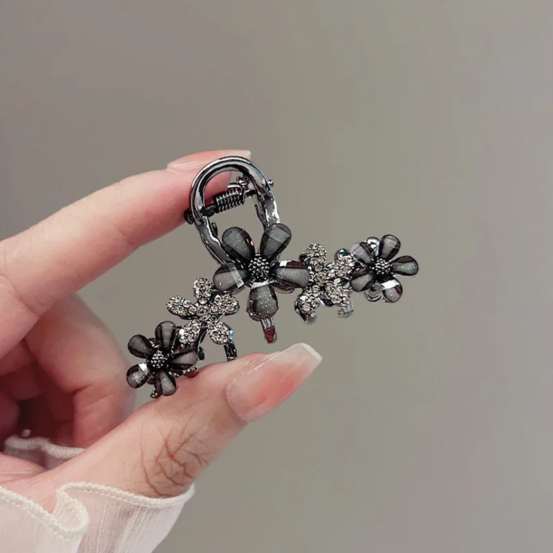 Pinza para el pelo de flor esmaltada con diamantes de imitación negros de alta gama, exquisita pinza para el pelo medio atada en la parte posterior de la cabeza para mujer, accesorios para el cabello con temperamento