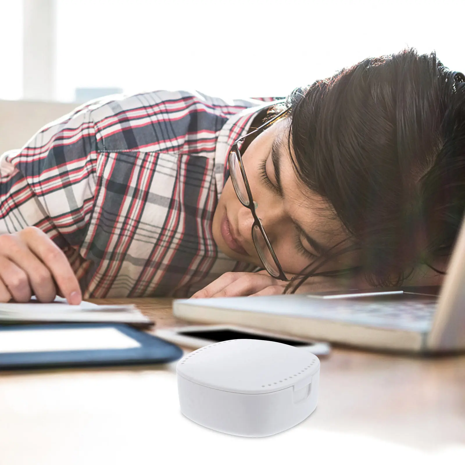 

Футляр для зубных протезов со встроенным HD-зеркалом и вентиляционным дном для протезов, капп, ретейнеров и ортодонтических устройств