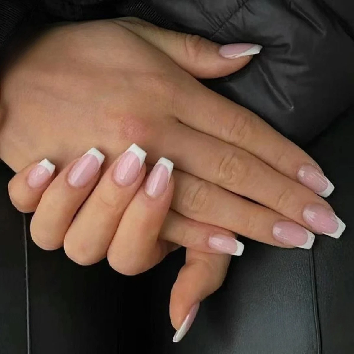 Faux ongles mi-longs à pression Simple, avec colle gelée, courts, carrés, portables, finition acrylique française, Art de manucure pour femmes, 24 pièces