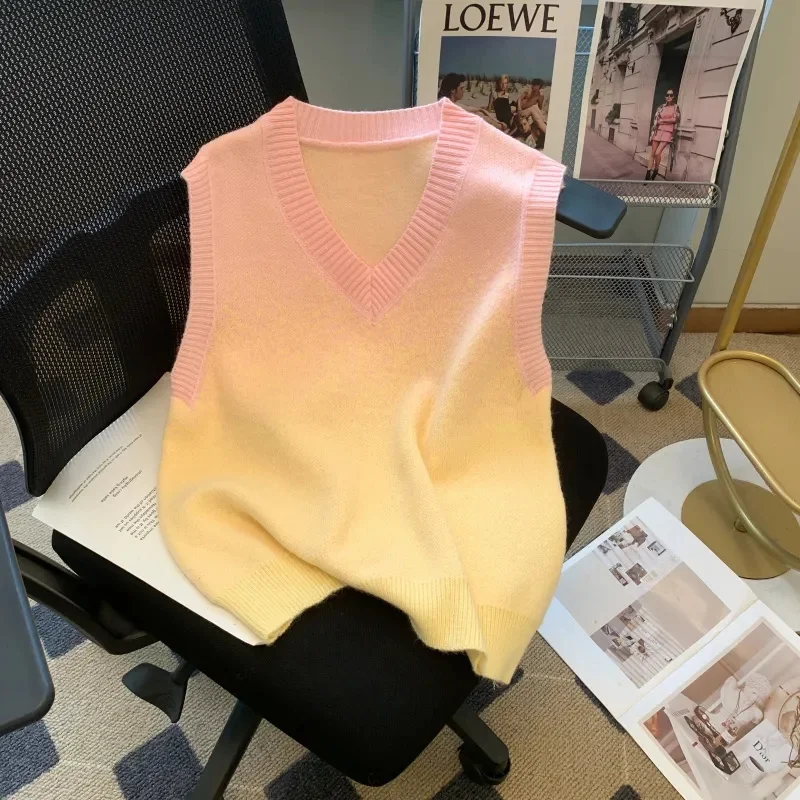 New Fashion Gradient Dopamine Wear Knitted Loose V-neck Vest Temperament Women Fall/winter Vest Stacked Wearing a Small Vest