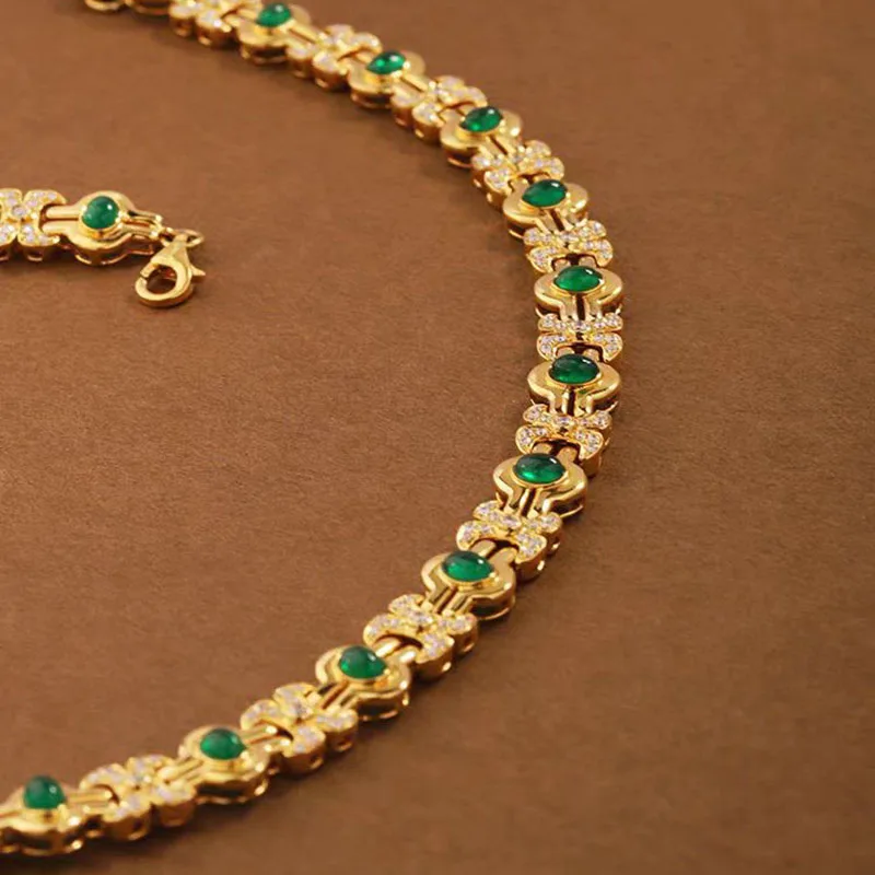 Foydjew Vintage French Style Simulation Emerald Choker Necklaces Retro Artdeco Design Plated 18K Gold Green Diamond For Women