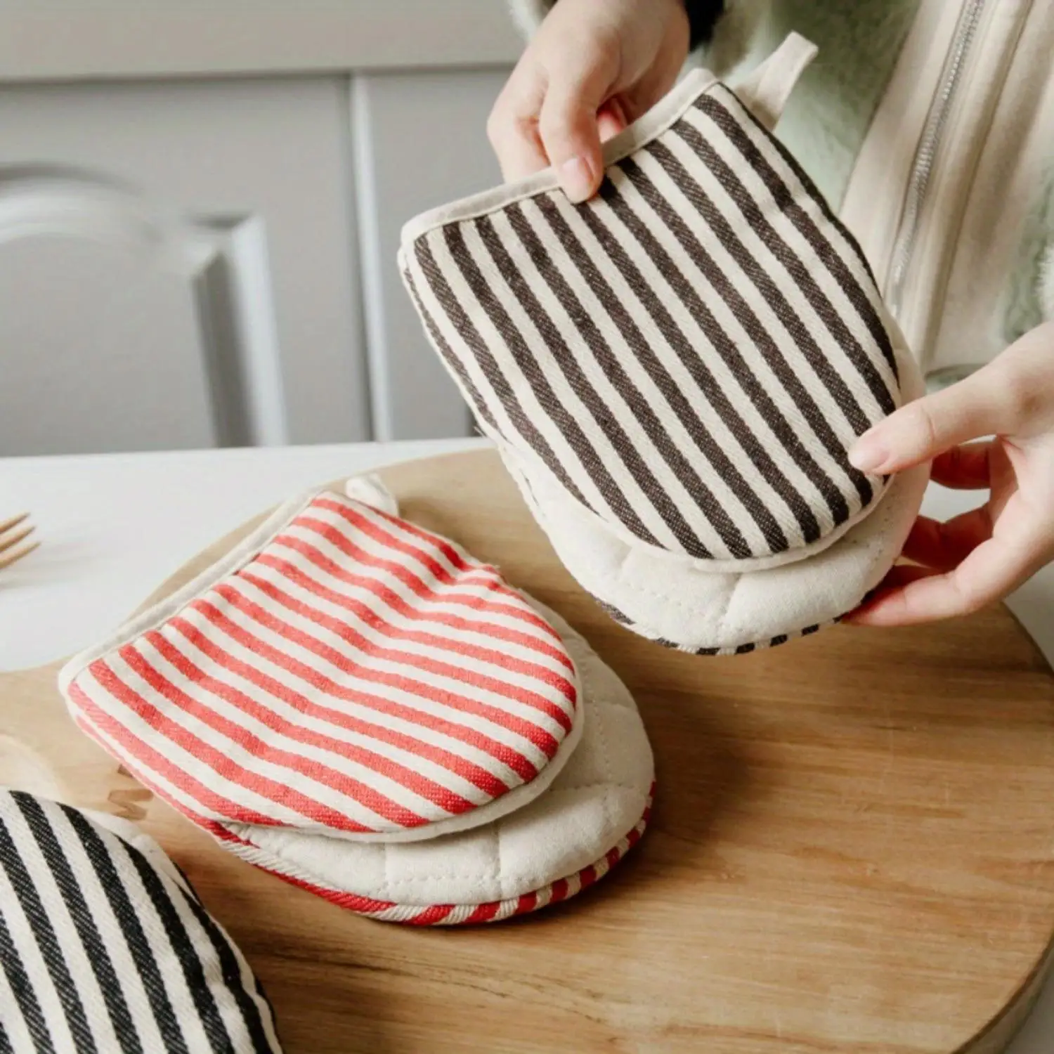 1 Piece High Temperature Resistant Striped Oven Mitts - Food Grade Baking Mitts for Heat Resistant and Insulated Cooking