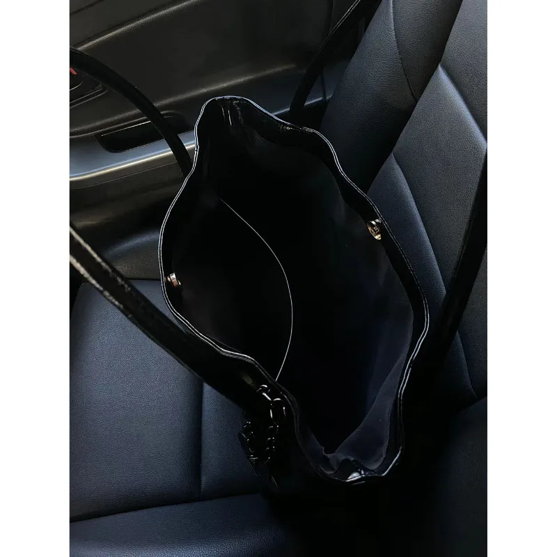 Large Capacity Tote Bag 2023 Autumn Winter New Simple Solid Color Handbag Commuter All-Match Patent Leather Single Shoulder Pack