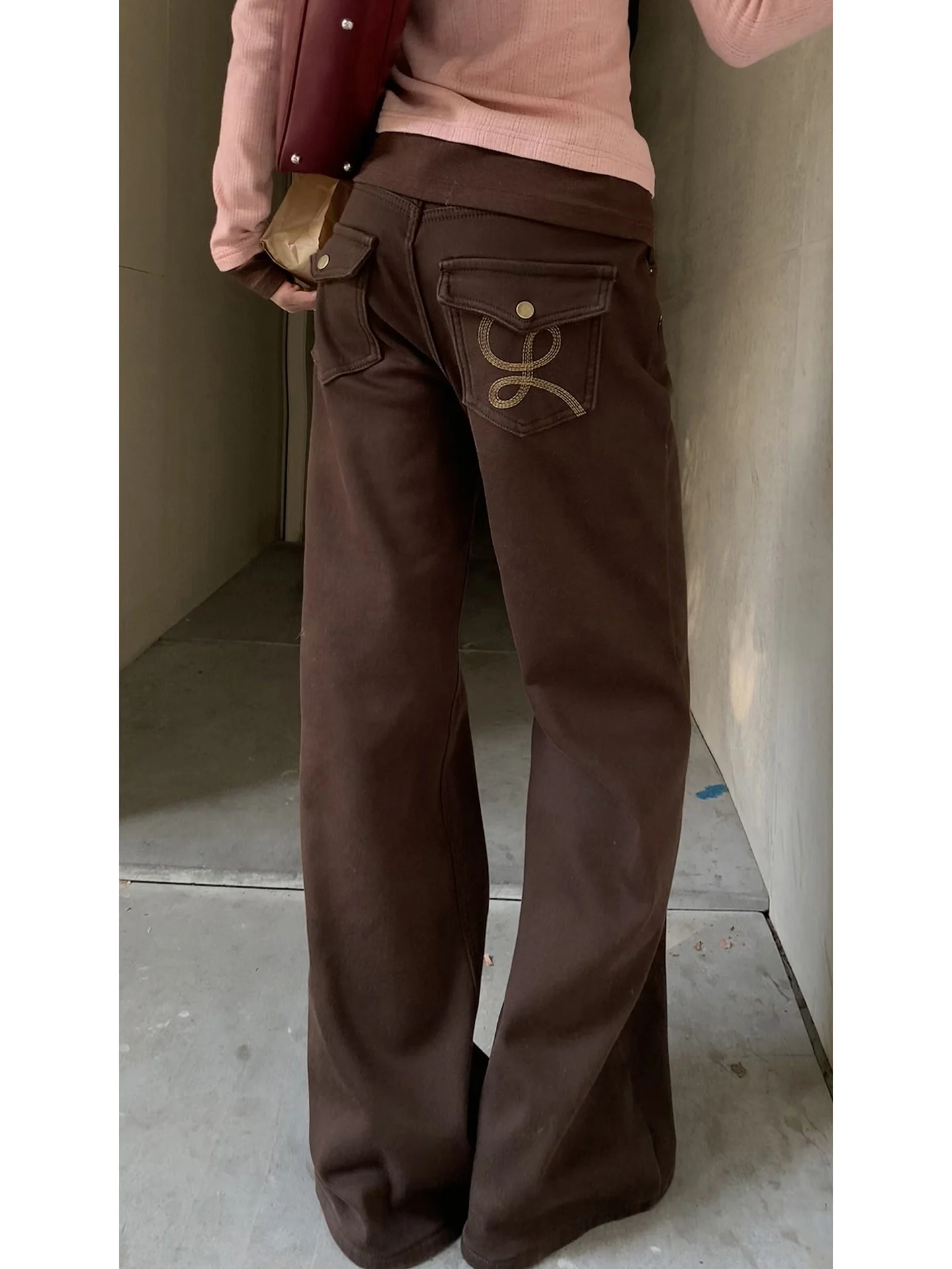 بنطلون جينز نسائي أحمر بأسلوب المشاهير، مبطن بالصوف، خصر منخفض، ساق مستقيمة، نمط كاجوال، موضة شتوية