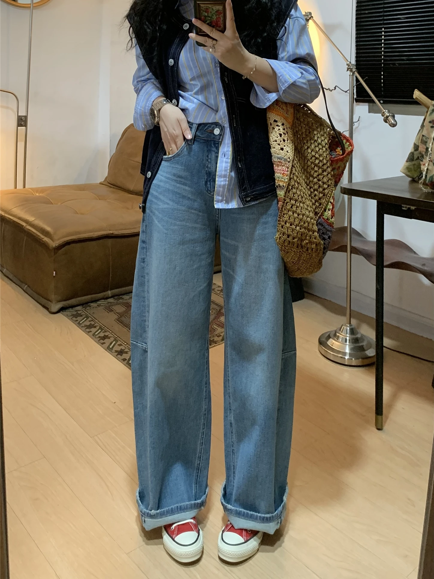 

QinEition High Waist Wide Leg Jeans Women's Loose Long Pants Spring Banana Scythe Pants Curvy Body Slimming Knife Denim