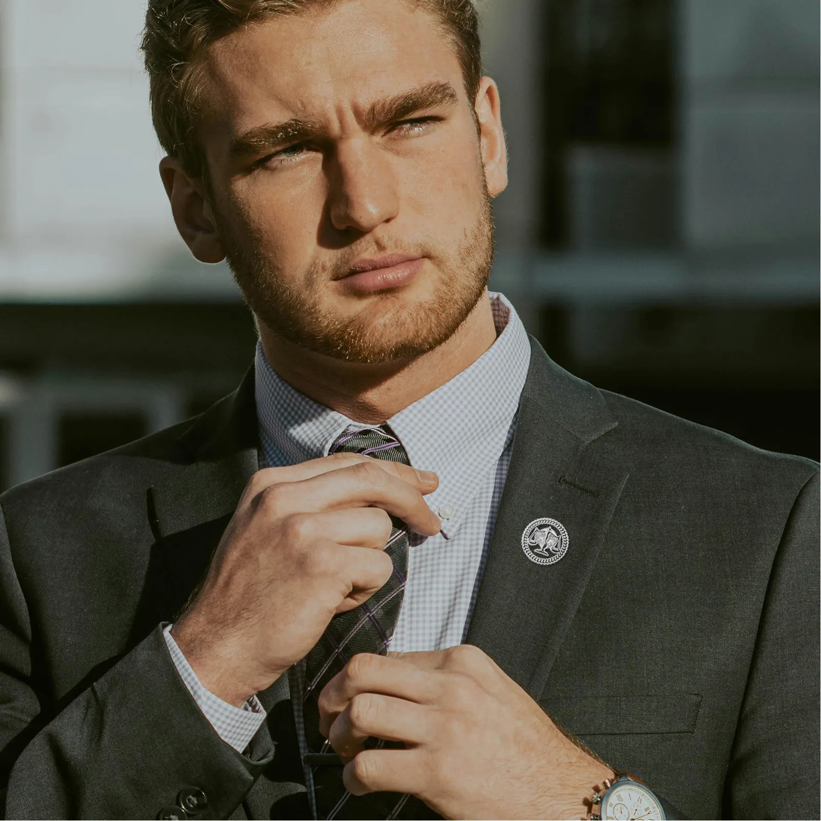 2 Broches de Metal con Diseño  - Scale - Men Formals & Ethnic Wear reseña y precio