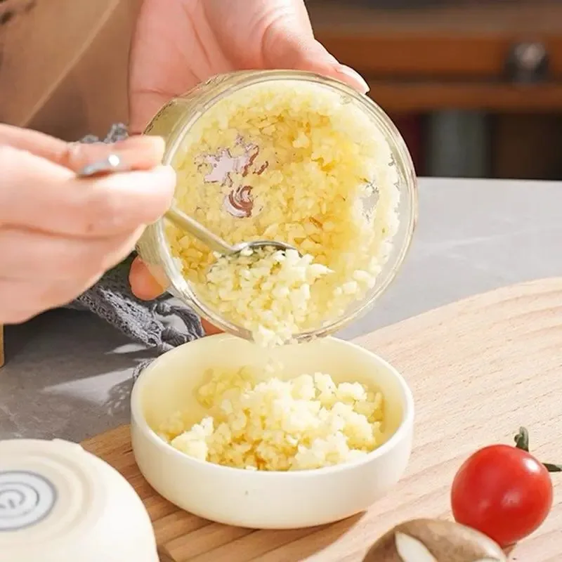 1pcs Electric Garlic Chopper, 4 Sharp Blades，Portable Veggie Chopper, 300ML Garlic Grinder Masher Onion Chopper, Blender to Vegetable, Cordless Food Processor for Ginger, Chili, Fruit, Meat, Spices, Beans, etc view 6