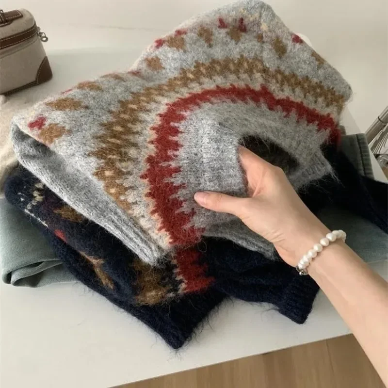 

Vintage Fashion Color Blocking Jacquard Sweater Women's Loose Fit Casual Versatile Thickened Warm Knitted Top For Autumn/Winter