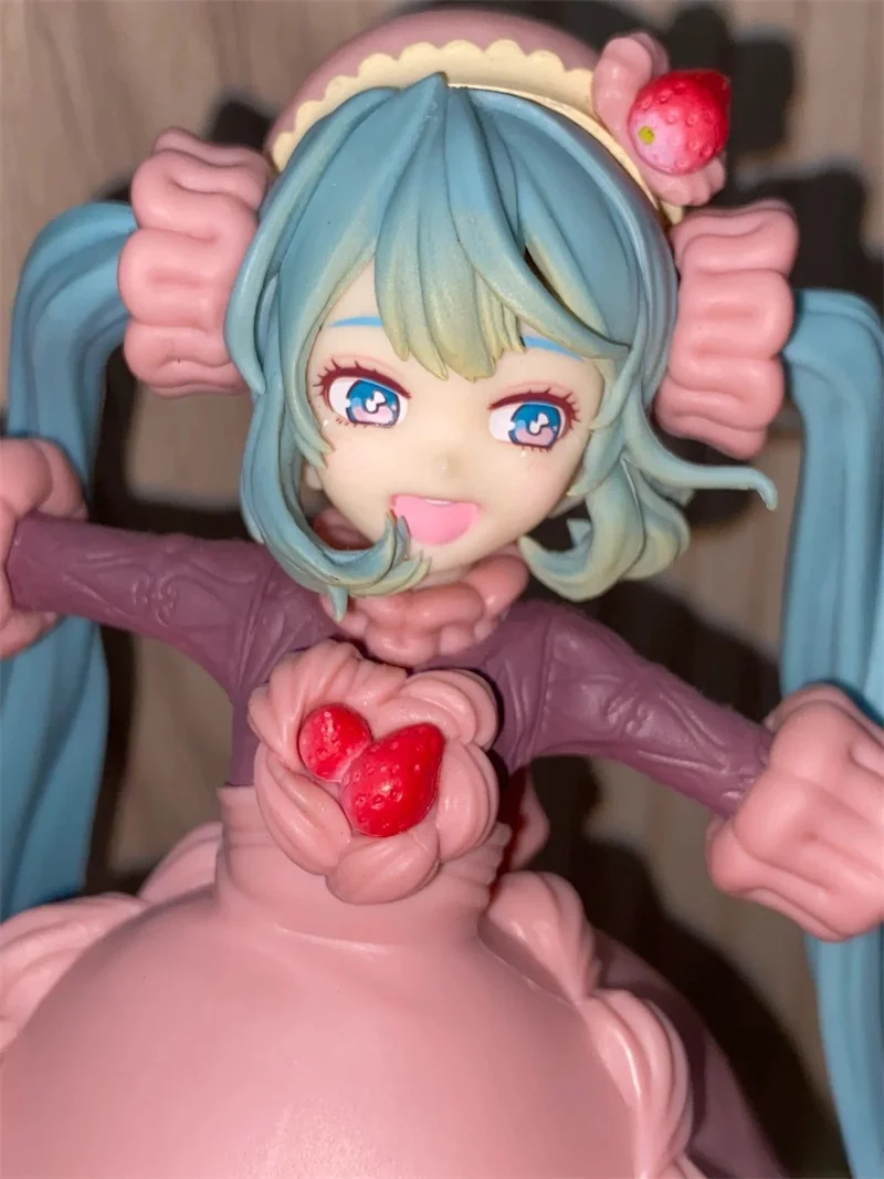 Originele Hatsune Miku Figuur Zoete Aardbei Miku Actie Beeldjes Pvc Anime Model Standbeeld Collectible Speelgoed Voor Kinderen Gift