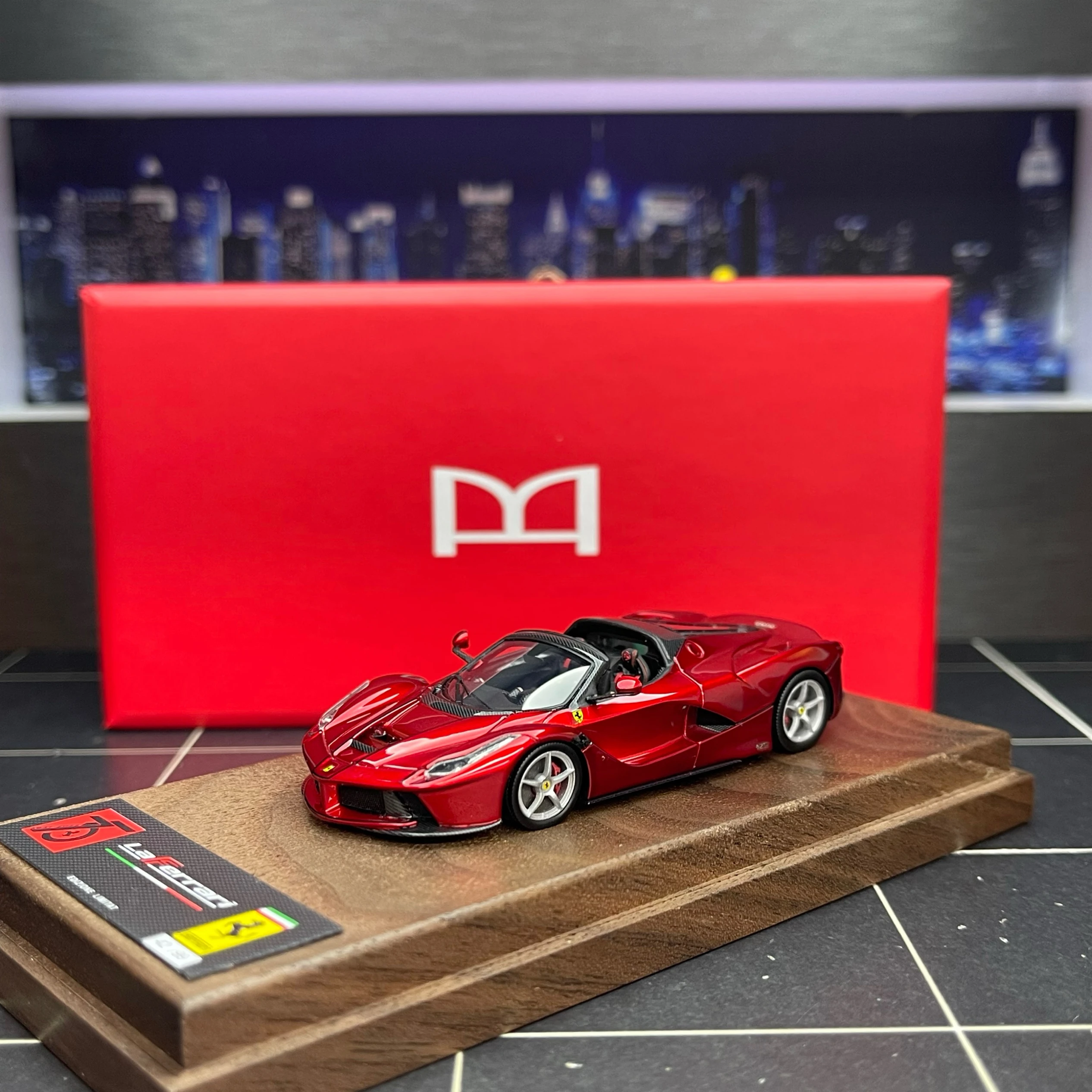 دييكاست DMH 1:64 مقياس فيراري رافالي الراتنج طبعة محدودة نموذج سيارة تحصيل لعبة هدية تذكارية عرض حلية