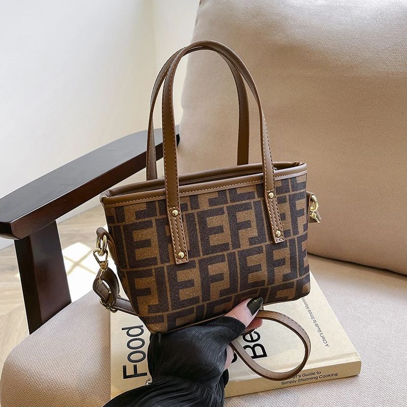 

Artisanal Retro Shoulder Crossbody Bag Exquisite Corded Stitch Uncommon Silhouette for Elegant Getaways Timeless Sophistication