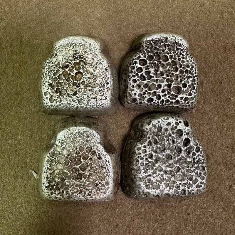 Antiqued ornament, imitation silver ingot with honeycomb base, one of the following craft decorations will be sent at rand